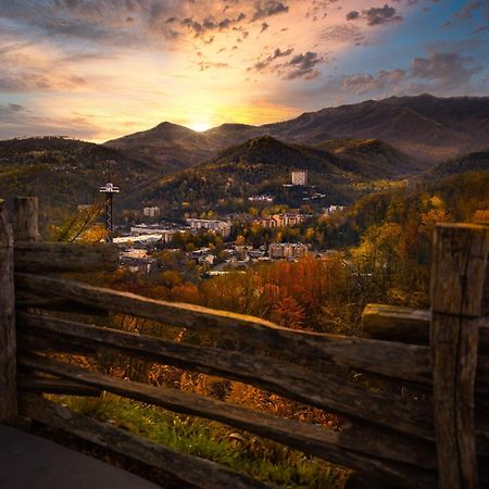 Key Lime Pie, Hot Tub,Wifi, 1089 Free Tickets Each Paid Day, Dollywood And More Gatlinburg Ngoại thất bức ảnh