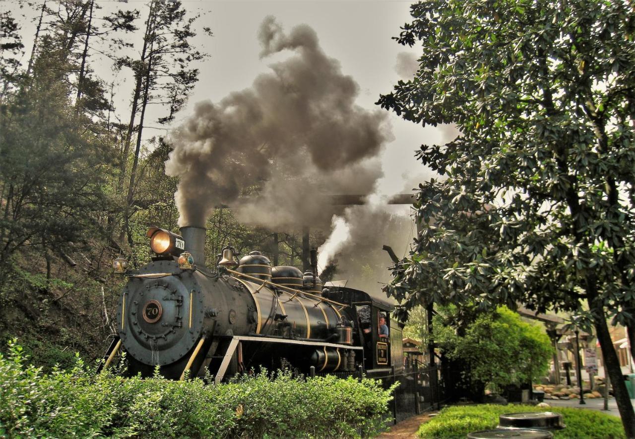 Key Lime Pie, Hot Tub,Wifi, 1089 Free Tickets Each Paid Day, Dollywood And More Gatlinburg Ngoại thất bức ảnh