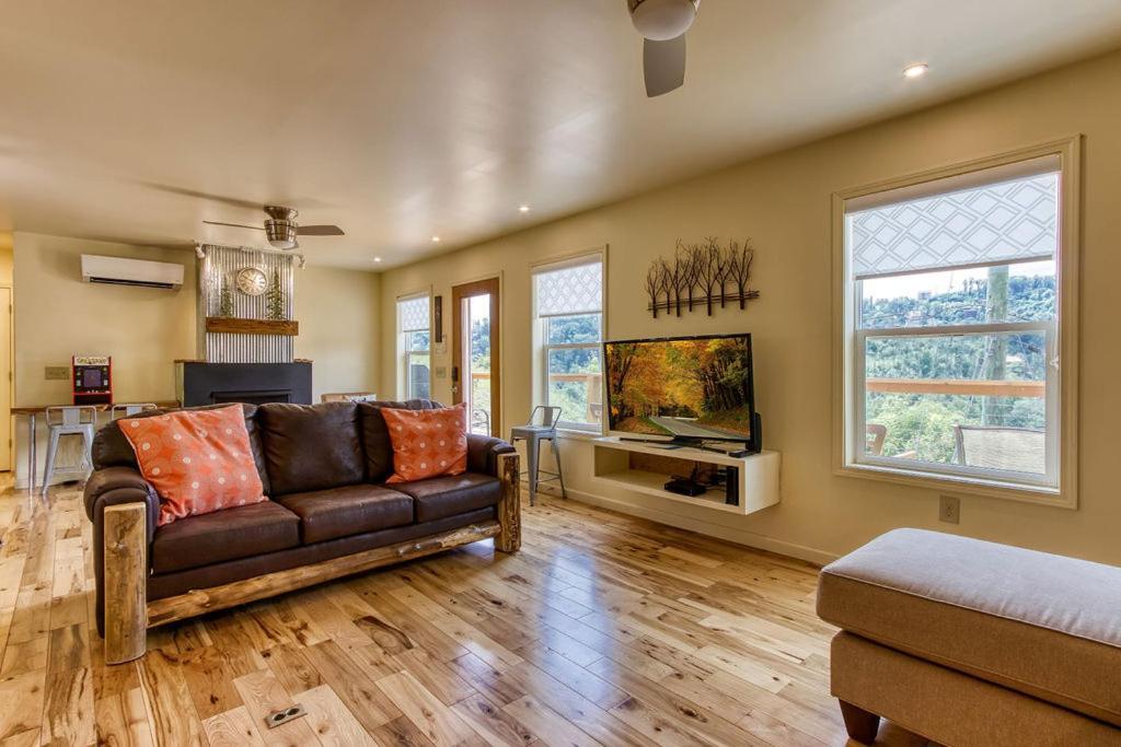 Key Lime Pie, Hot Tub,Wifi, 1089 Free Tickets Each Paid Day, Dollywood And More Gatlinburg Ngoại thất bức ảnh